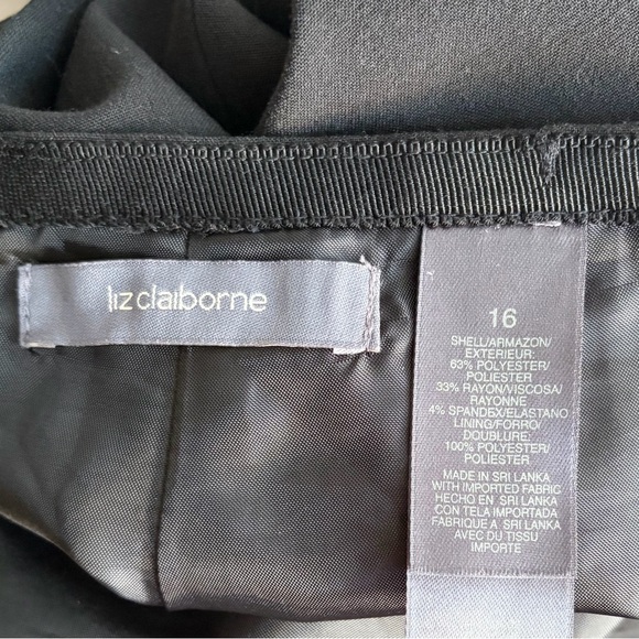 •Liz Claiborne• Black A-Line Classic Career Skirt -
Size 16 - Picture 2 of 8